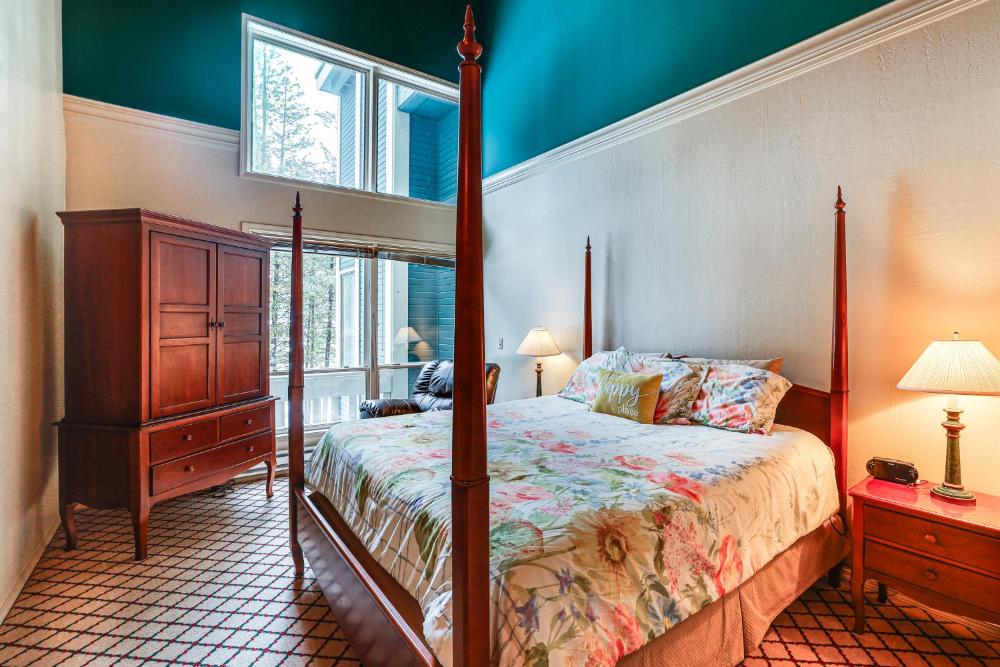 Meadow Creek Golf Resort Condo Skiing and Lake Life